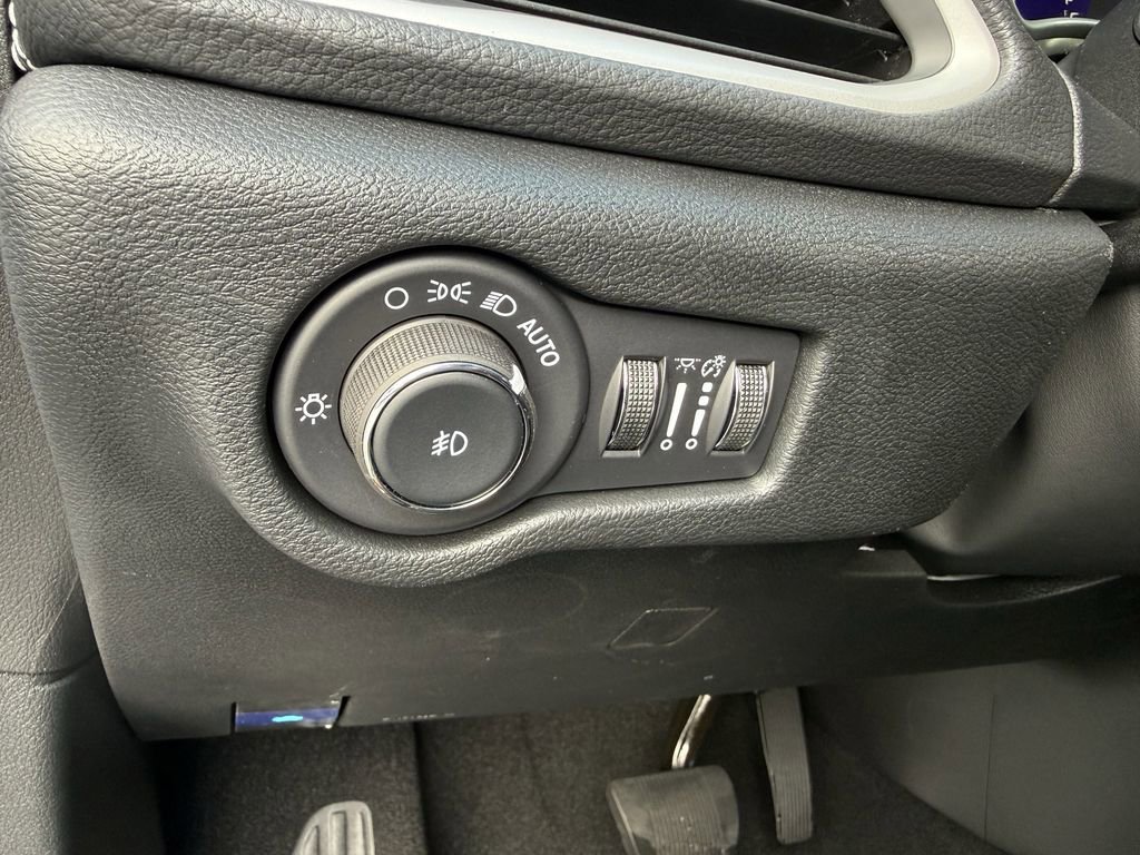 New 2026 Chrysler Pacifica Select image 37