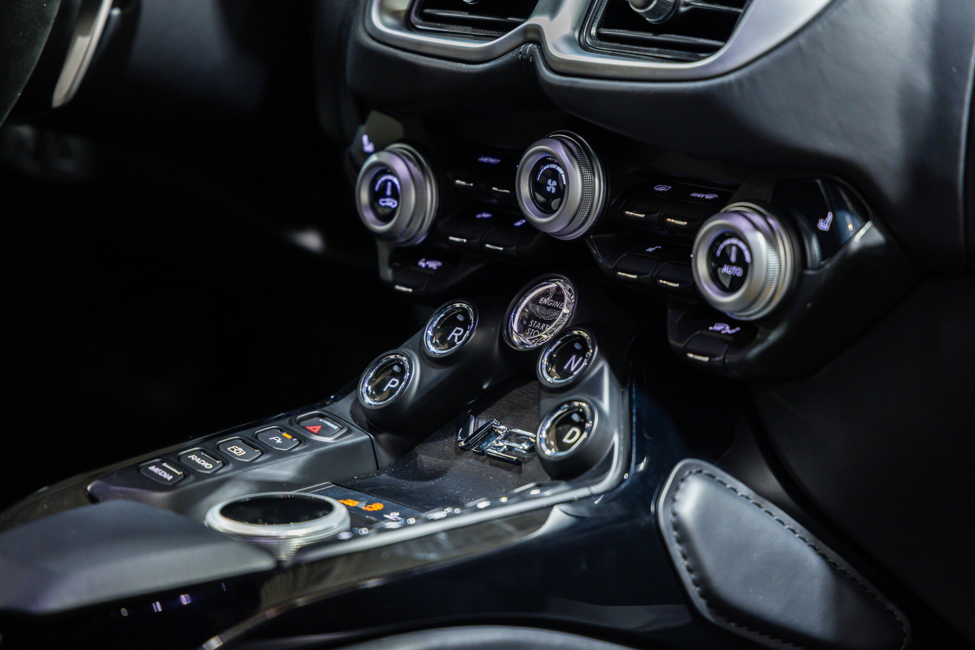 Used 2023 Aston Martin V12 Vantage image 24