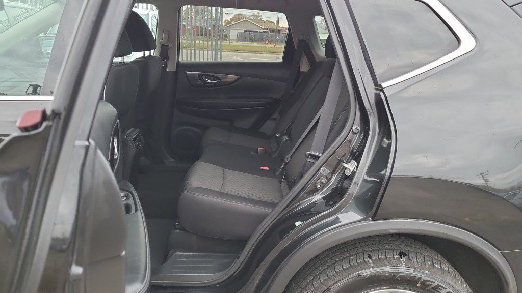 Used 2018 Nissan Rogue S image 26