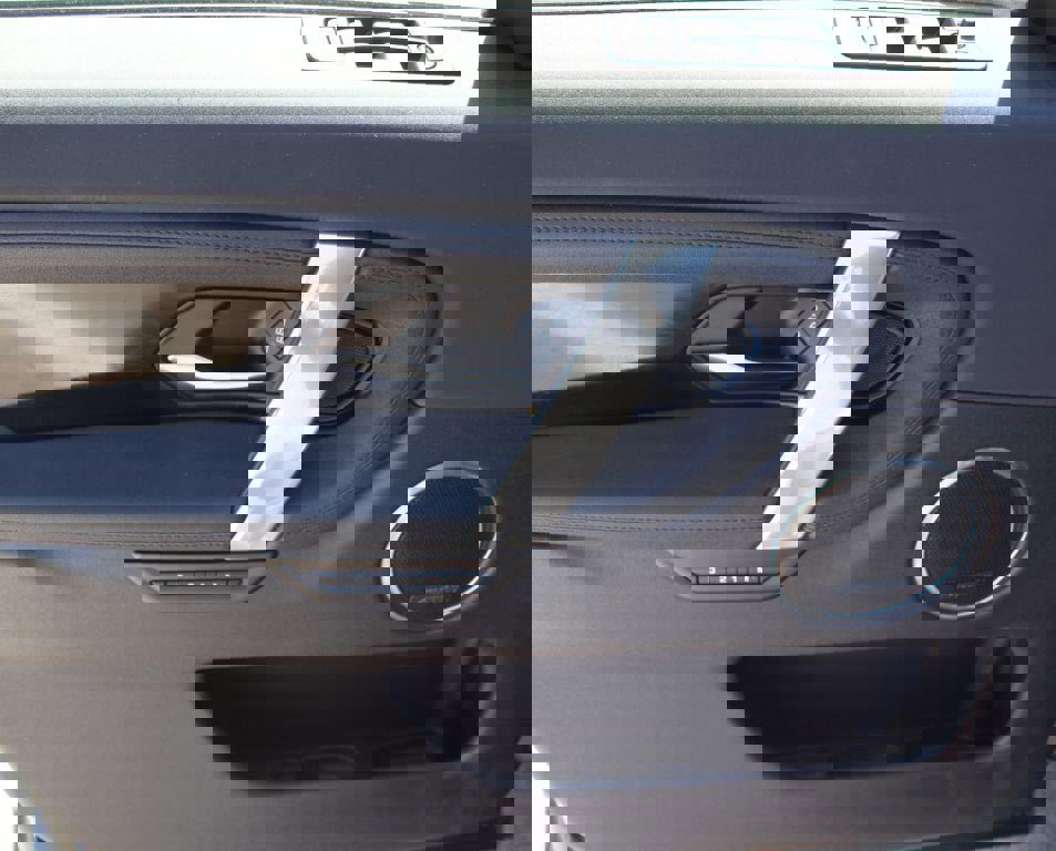 Used 2023 Land Rover Discovery Sport SE image 31