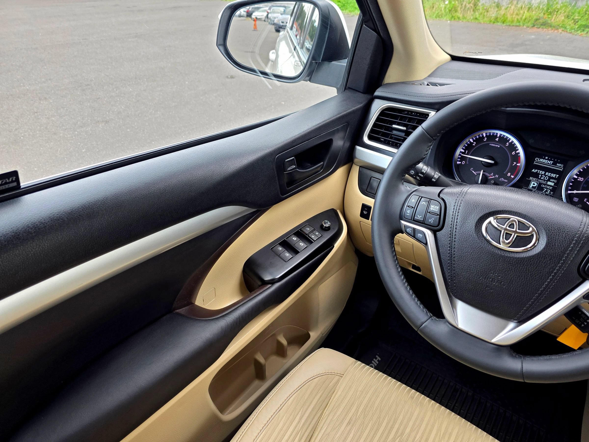 Used 2016 Toyota Highlander LE AWD/4WD image 23