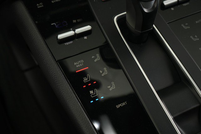 Used 2023 Porsche Macan AWD/4WD image 46