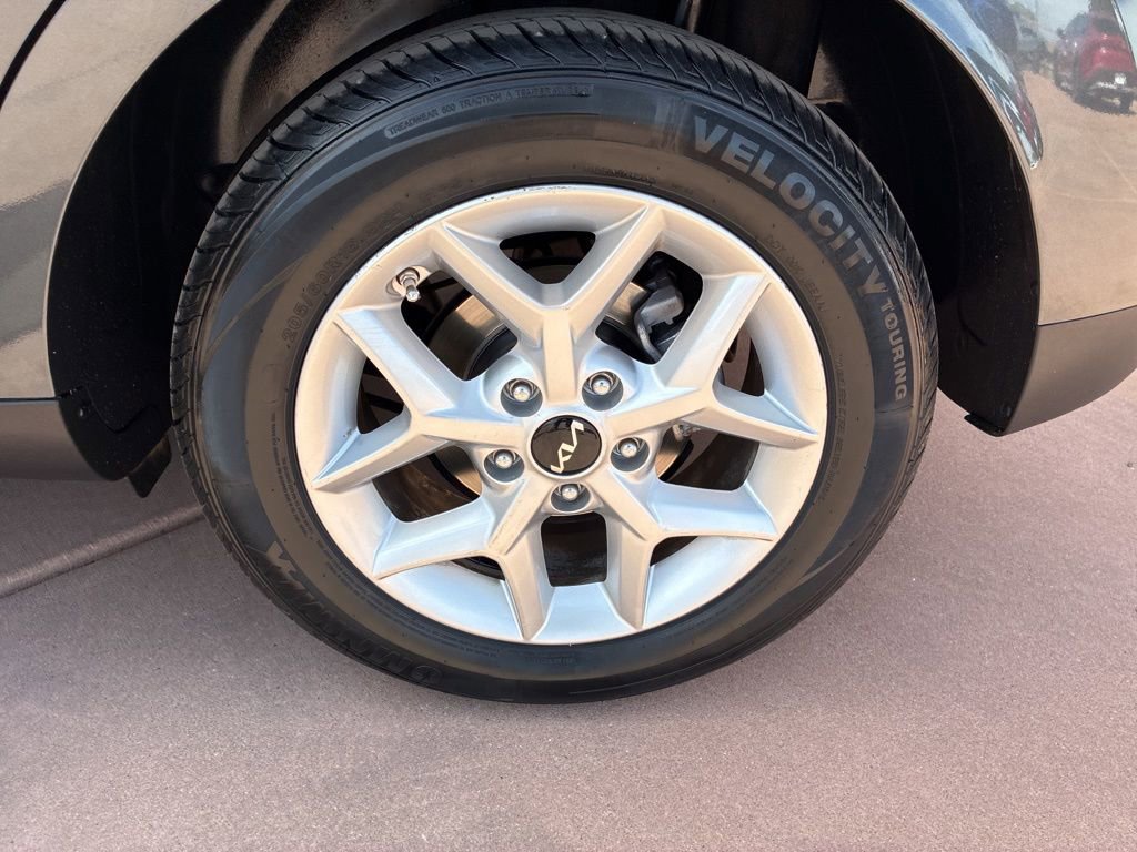 Certified 2025 Kia Soul LX w/ LX Technology Package FWD image 32