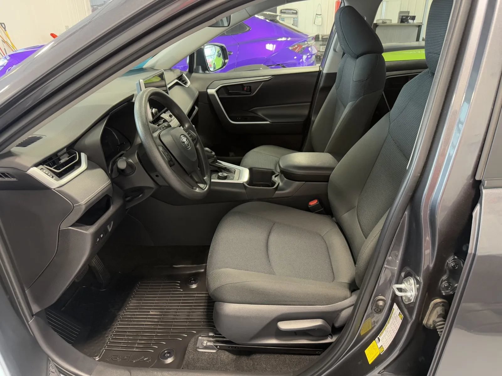 Used 2025 Toyota RAV4 LE AWD/4WD image 10