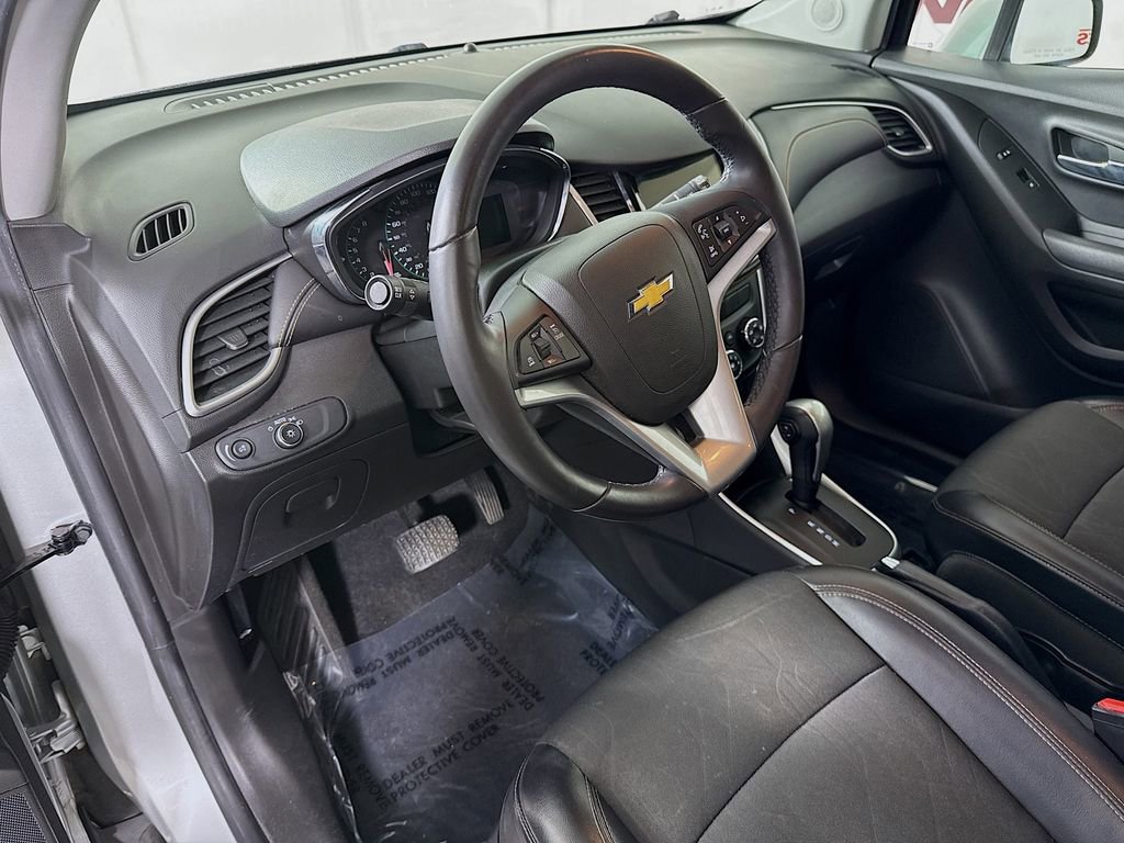 Used 2018 Chevrolet Trax LT w/ LT Convenience Package image 16