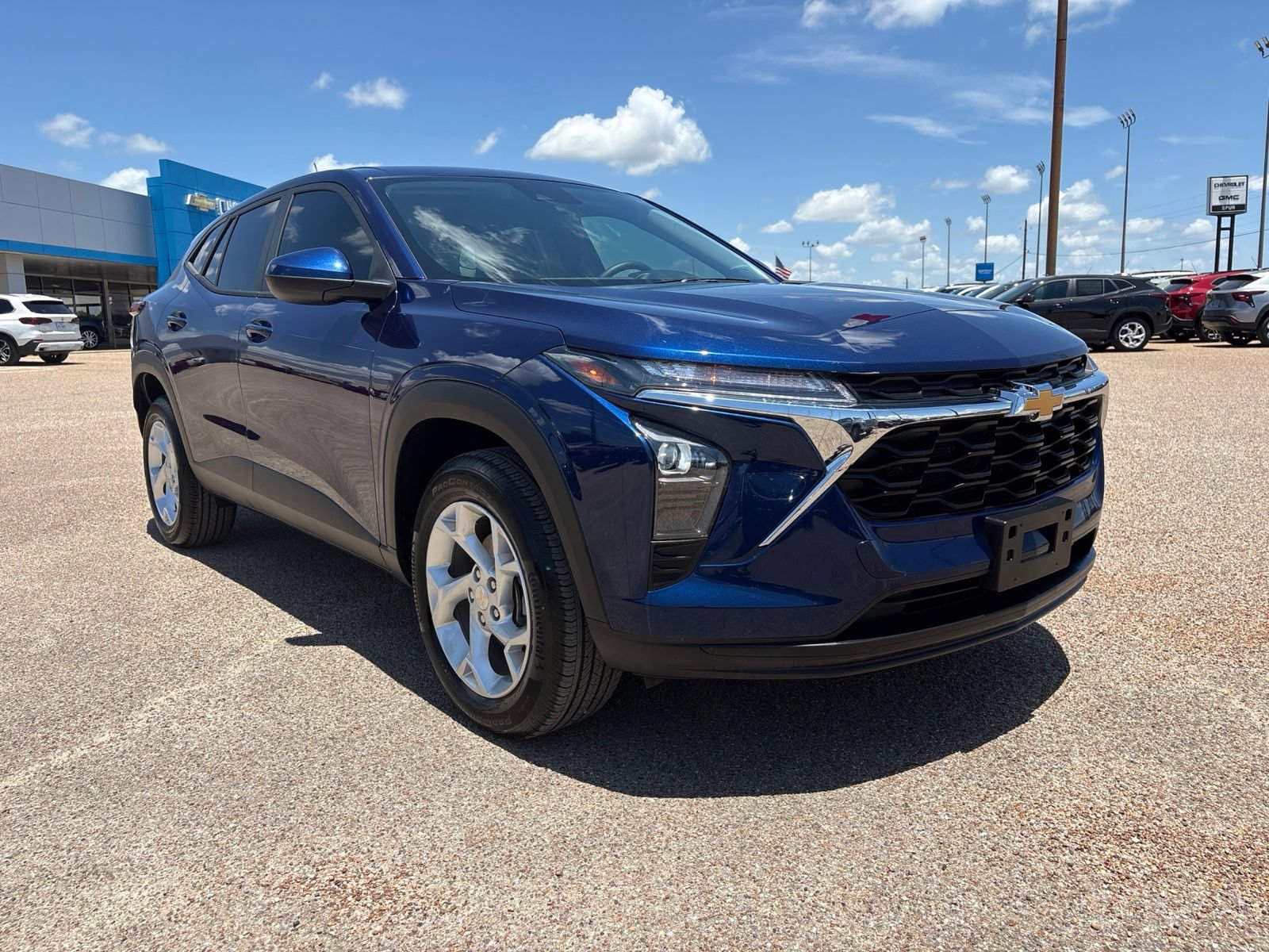 Used 2024 Chevrolet Trax LS w/ LS Convenience Package FWD image 8