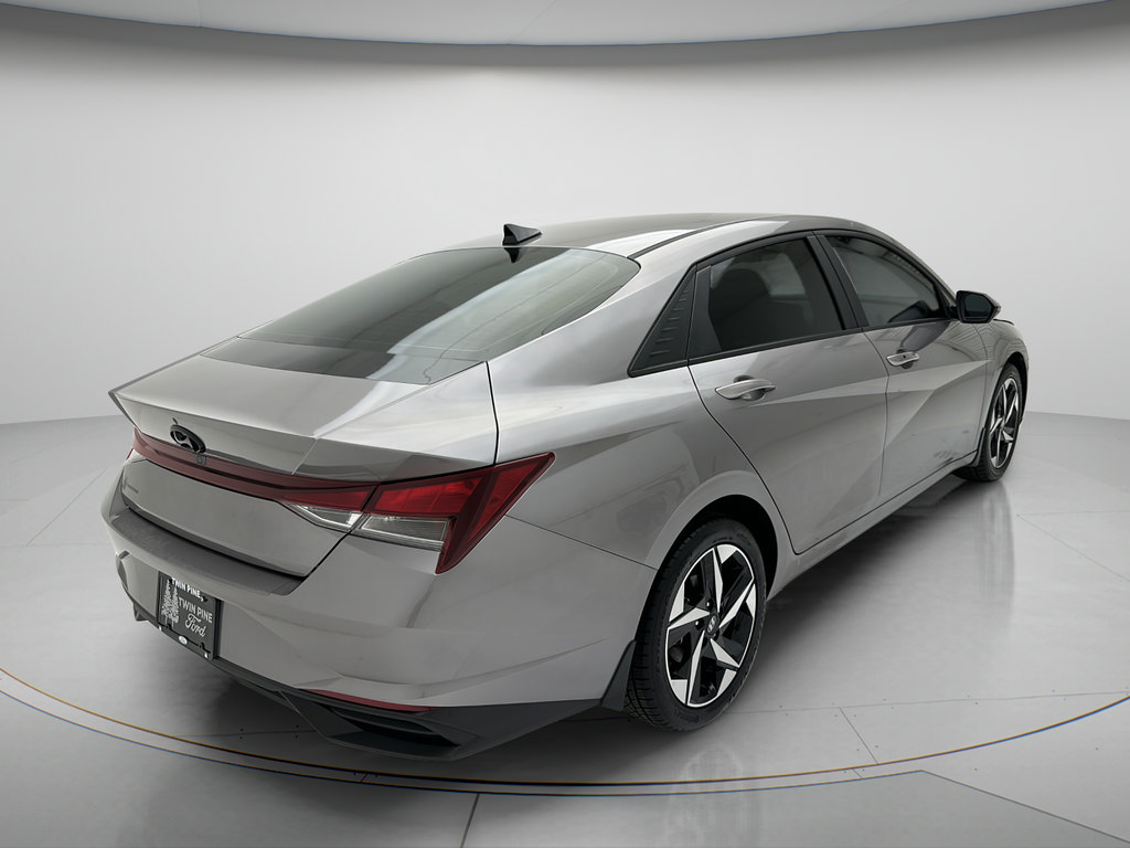 Used 2023 Hyundai Elantra SEL w/ Convenience Package FWD image 5