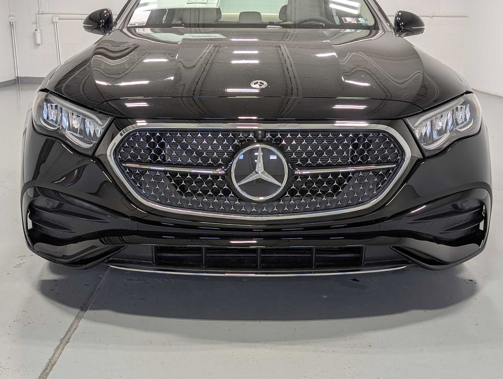 New 2026 Mercedes-Benz E 350 4MATIC Sedan image 2