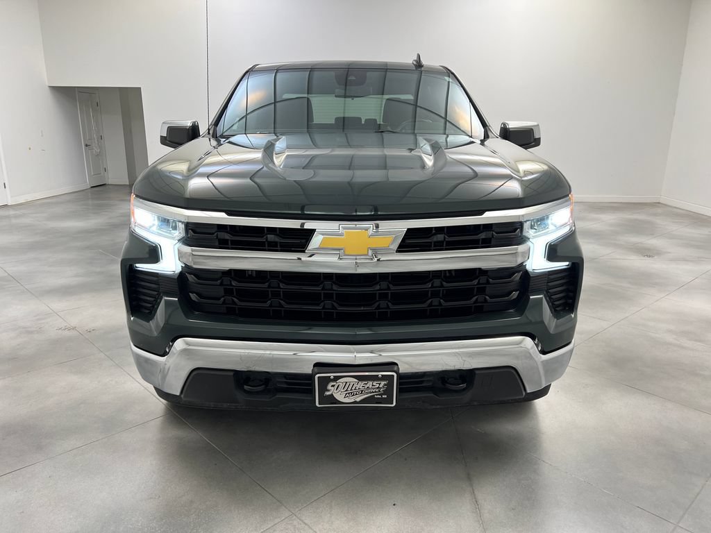 Used 2025 Chevrolet Silverado 1500 LT AWD/4WD image 3