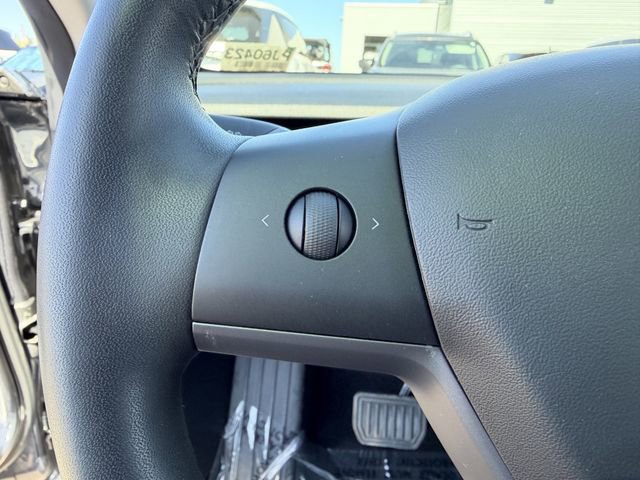 Used 2019 Tesla Model 3 Standard Range image 8