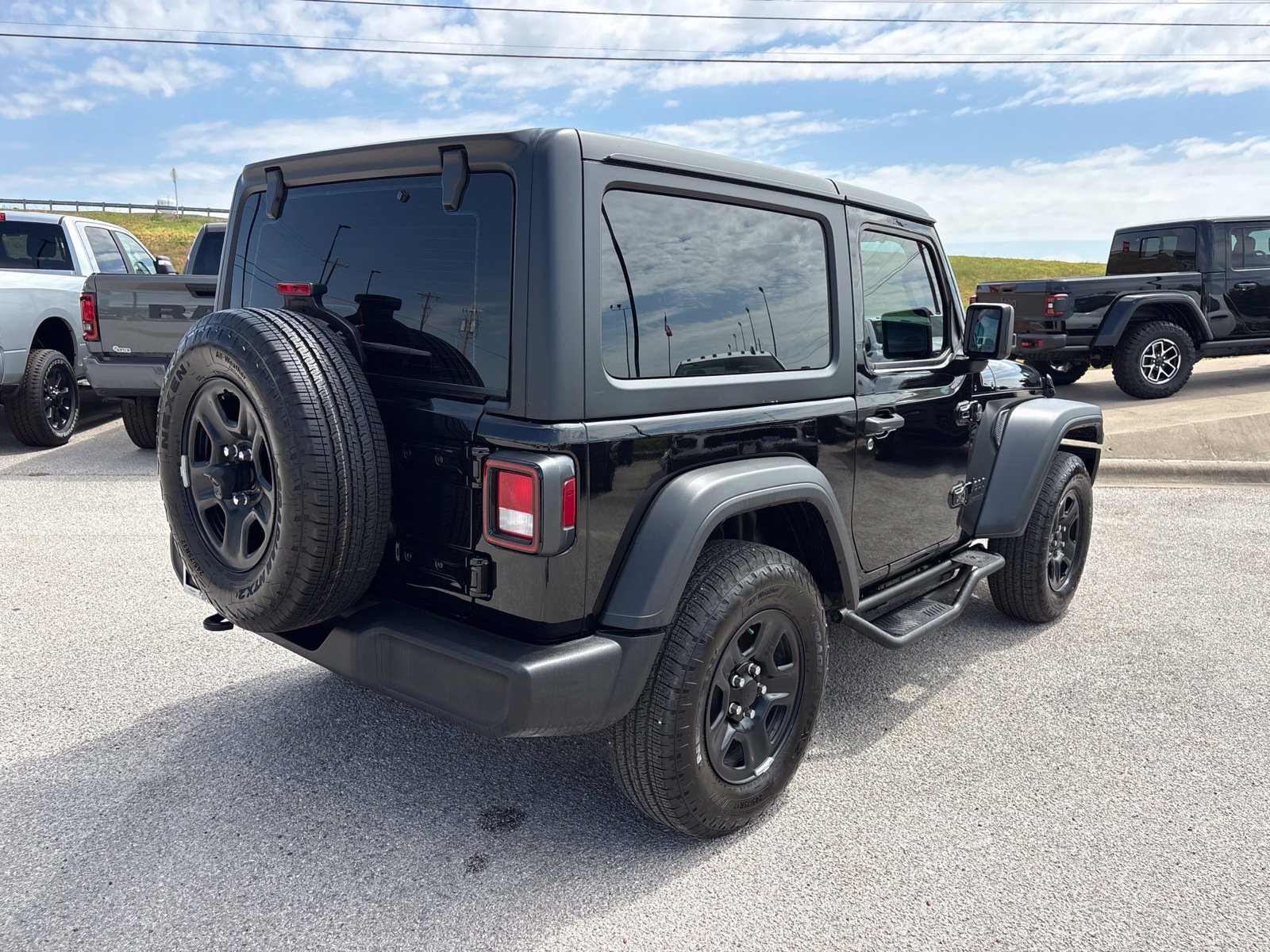 Used 2026 Jeep Wrangler Sport AWD/4WD image 6