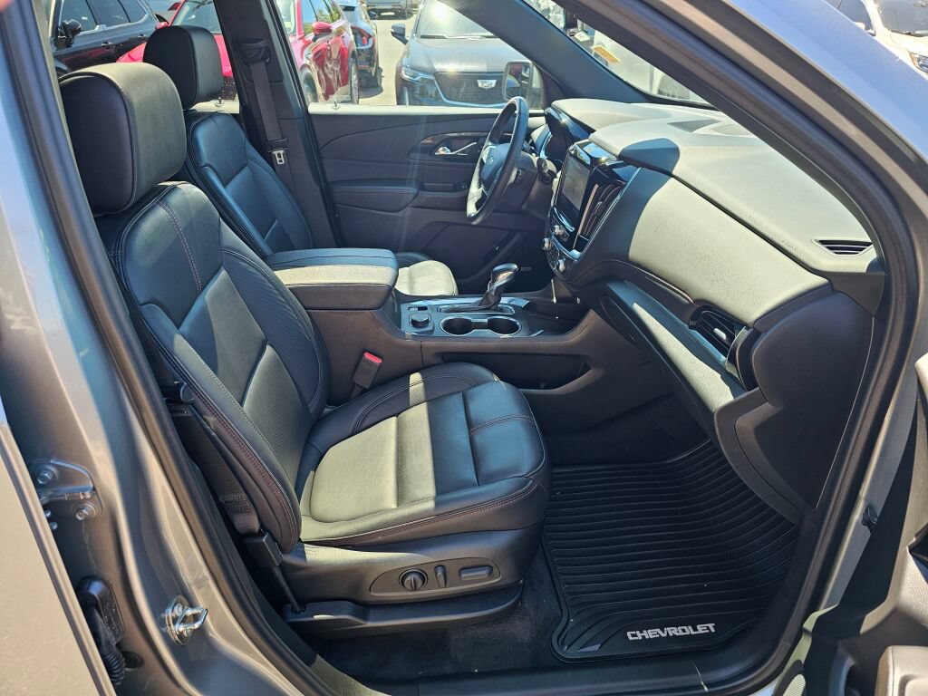 Used 2023 Chevrolet Traverse RS AWD/4WD image 32