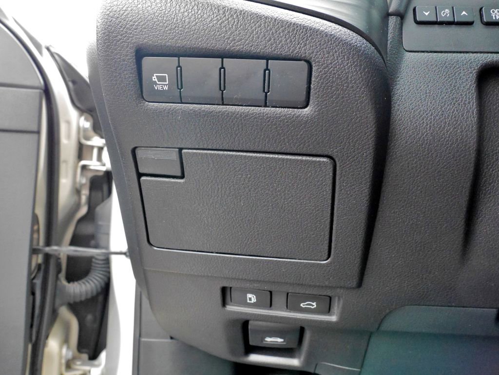 Used 2019 Lexus ES 300h w/ Accessory Package 2 image 26