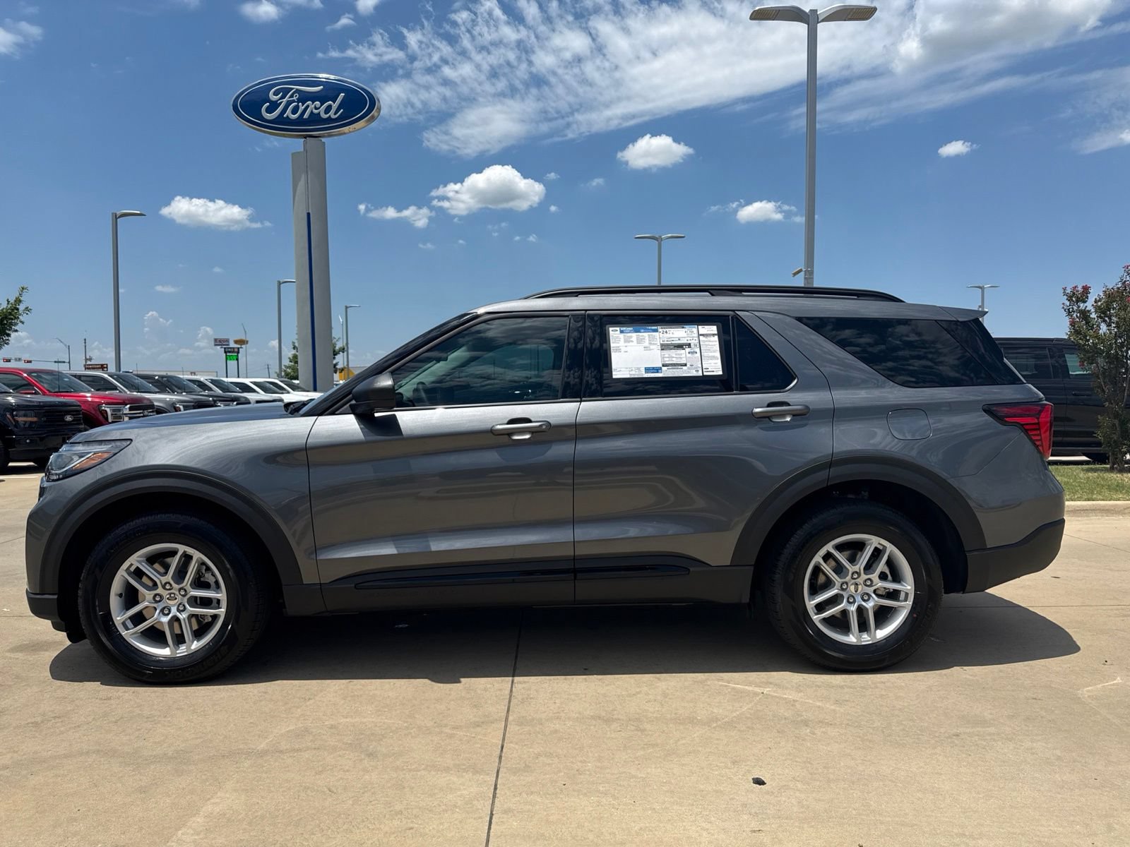 New 2026 Ford Explorer Active RWD image 2