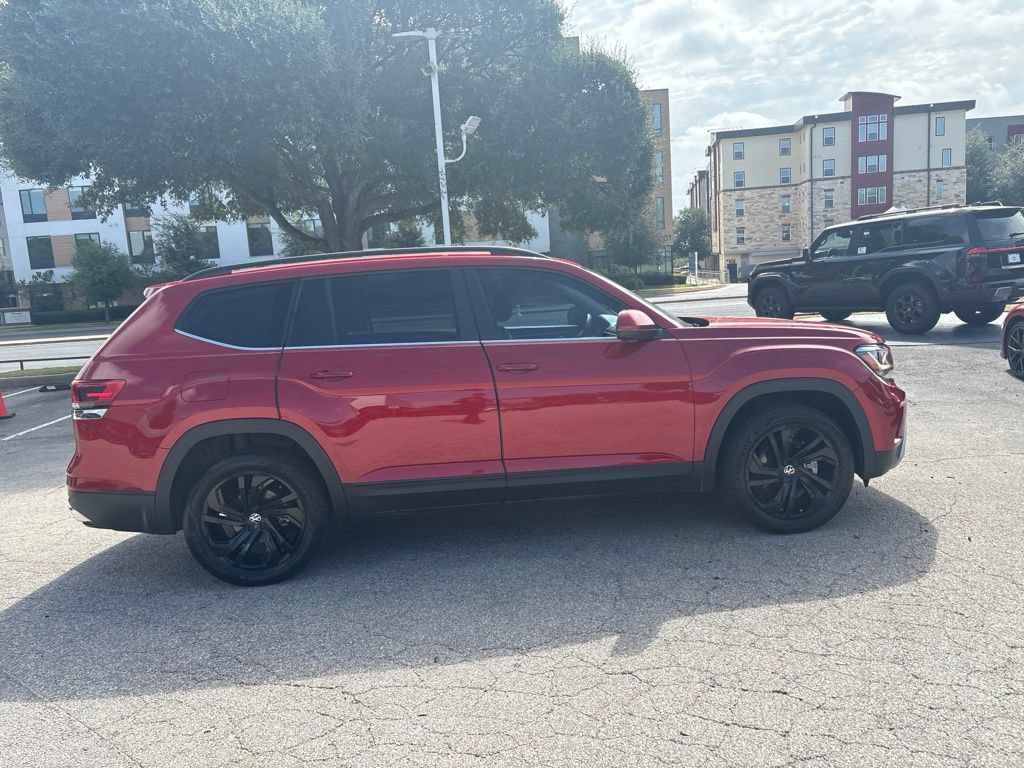 Used 2023 Volkswagen Atlas SE w/ Black Wheel Package FWD image 6