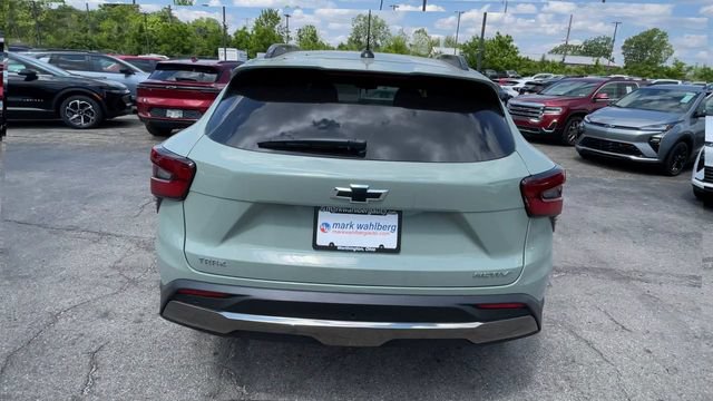 New 2026 Chevrolet Trax ACTIV w/ Sunroof Package FWD image 9