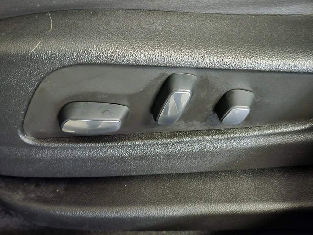 Used 2023 Cadillac XT5 Premium Luxury image 16