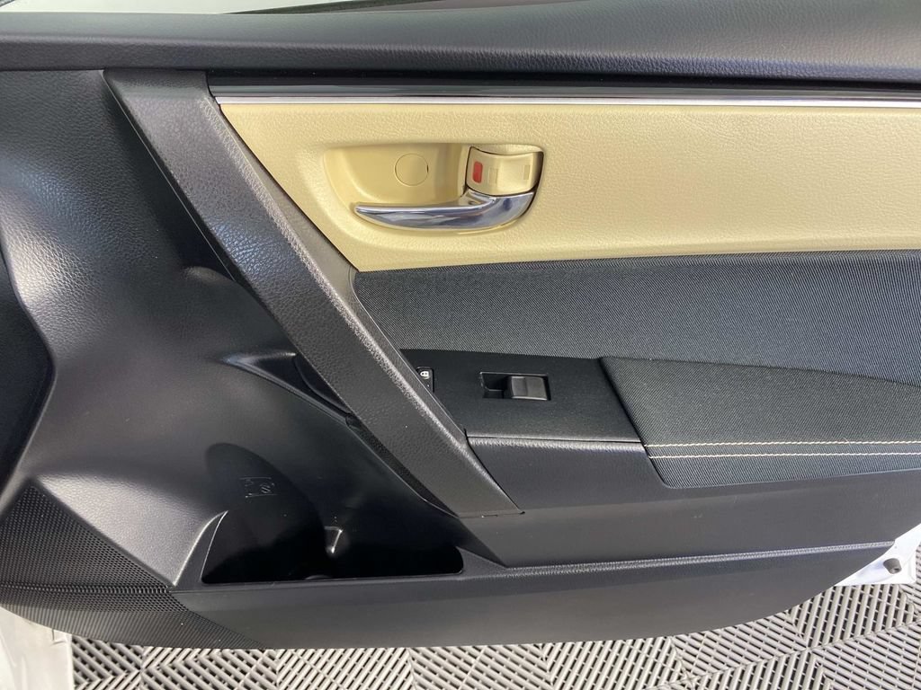 Used 2018 Toyota Corolla LE FWD image 23