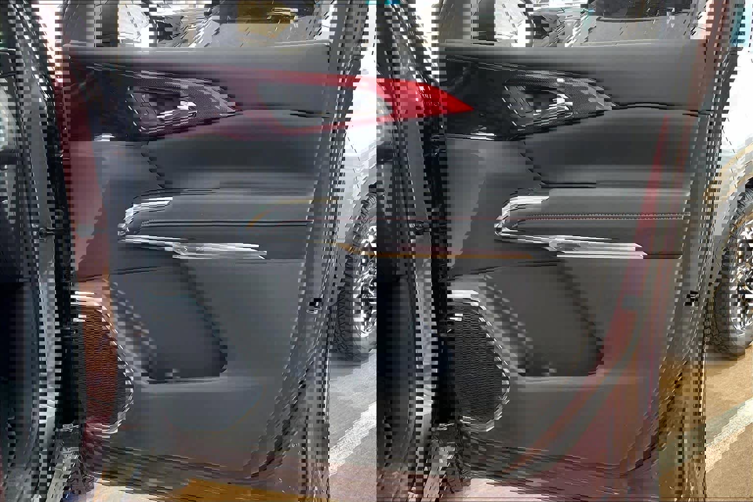 Used 2024 Chevrolet Traverse RS image 23