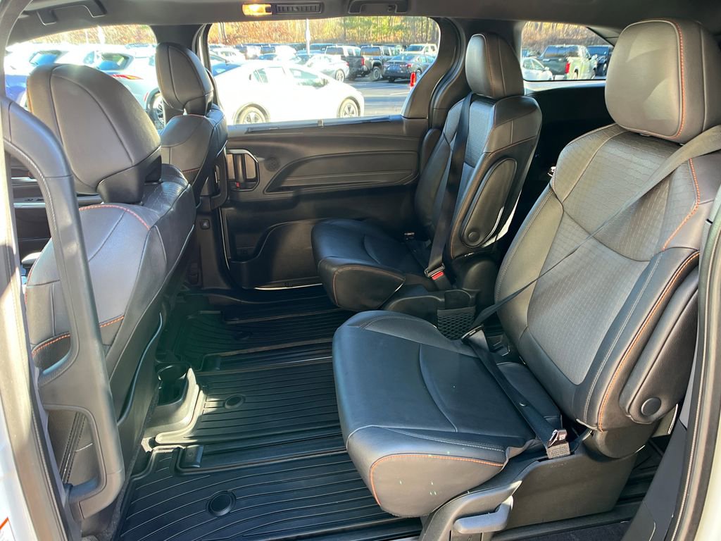 Used 2024 Toyota Sienna XSE image 22