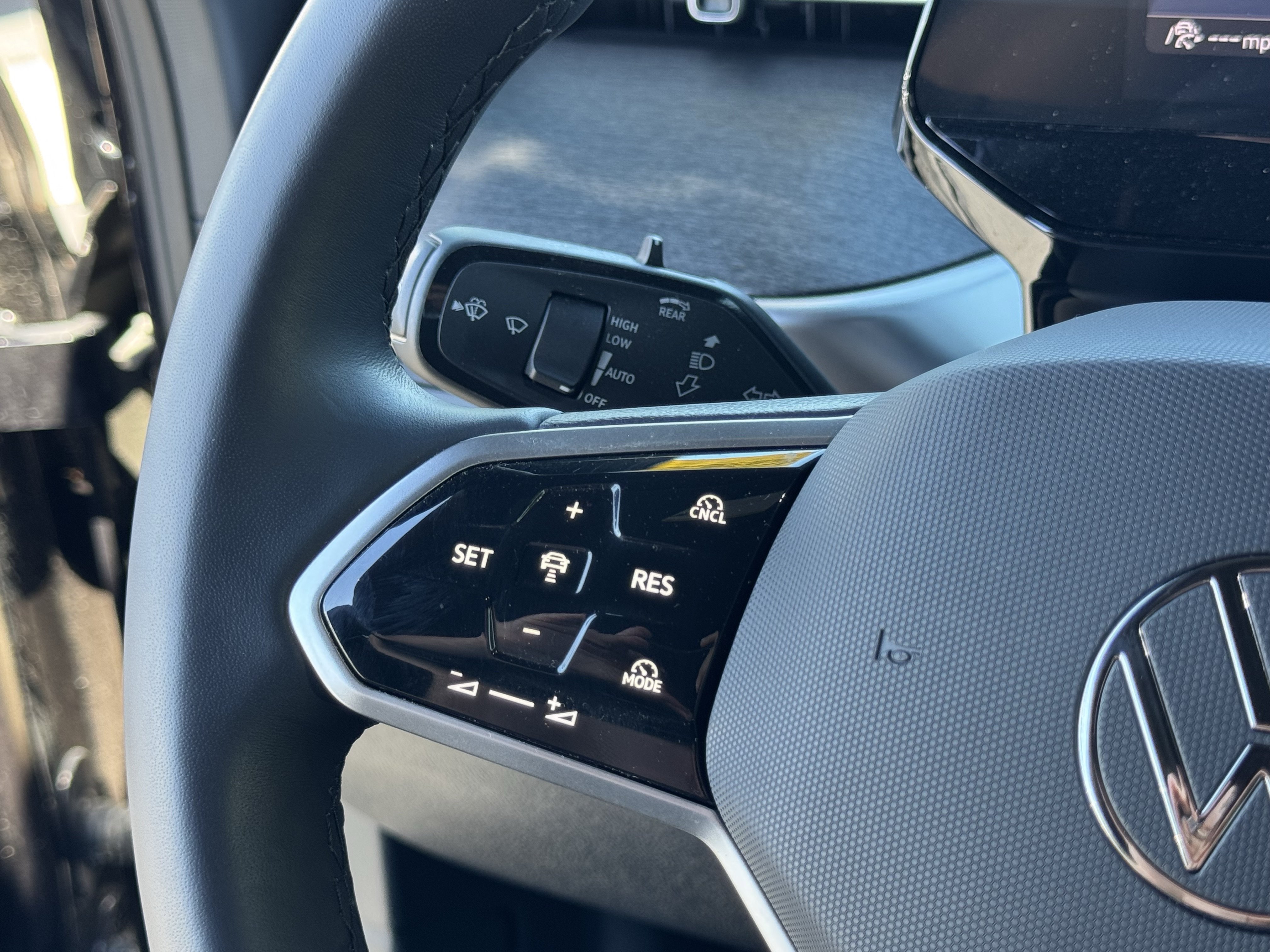 Certified 2025 Volkswagen ID. Buzz Pro S RWD image 18