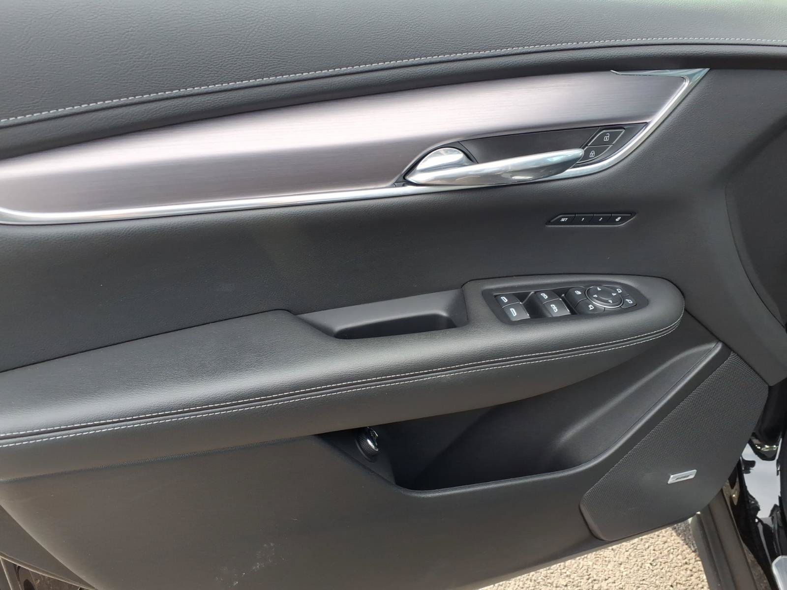 Certified 2024 Cadillac XT6 Luxury w/ LPO, Floor Liner Package AWD/4WD image 21