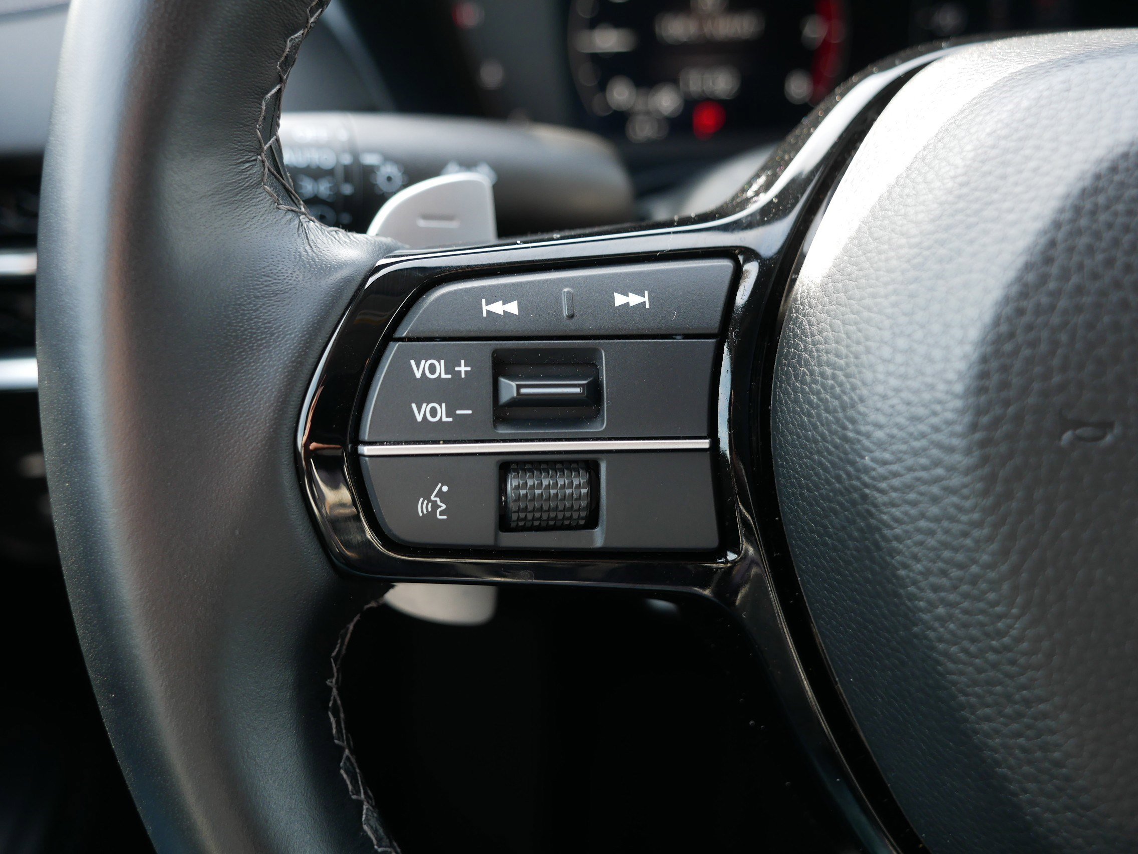 Certified 2025 Acura ADX AWD image 31