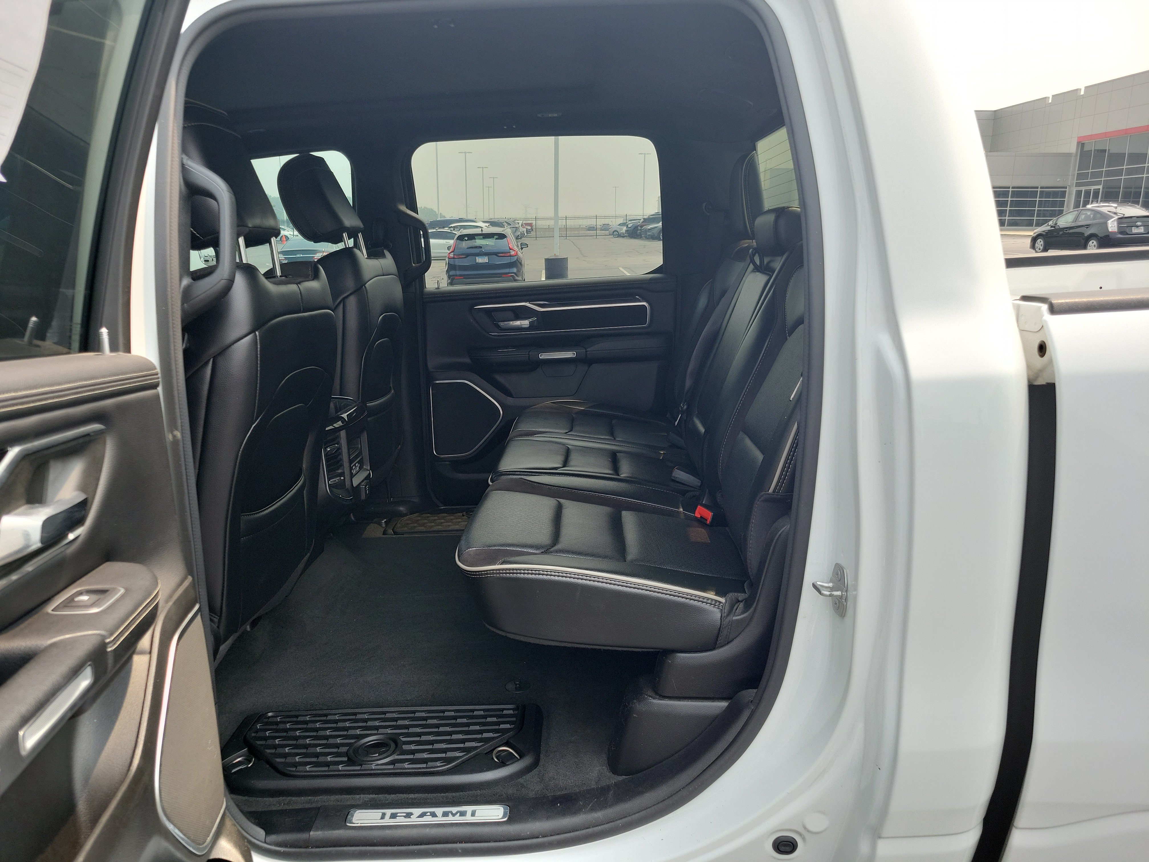 Used 2022 RAM 1500 Laramie AWD/4WD image 14