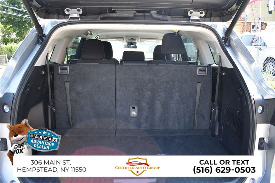 Used 2025 Toyota Highlander LE FWD image 34