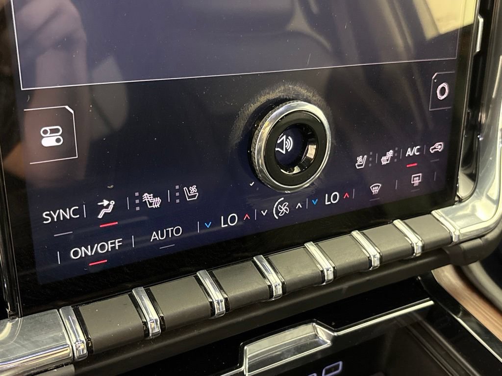 Used 2025 GMC Yukon XL Denali AWD/4WD image 50