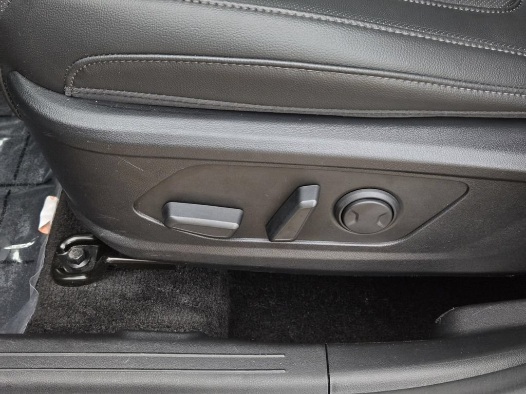 Used 2025 Hyundai Santa Cruz SEL FWD image 18