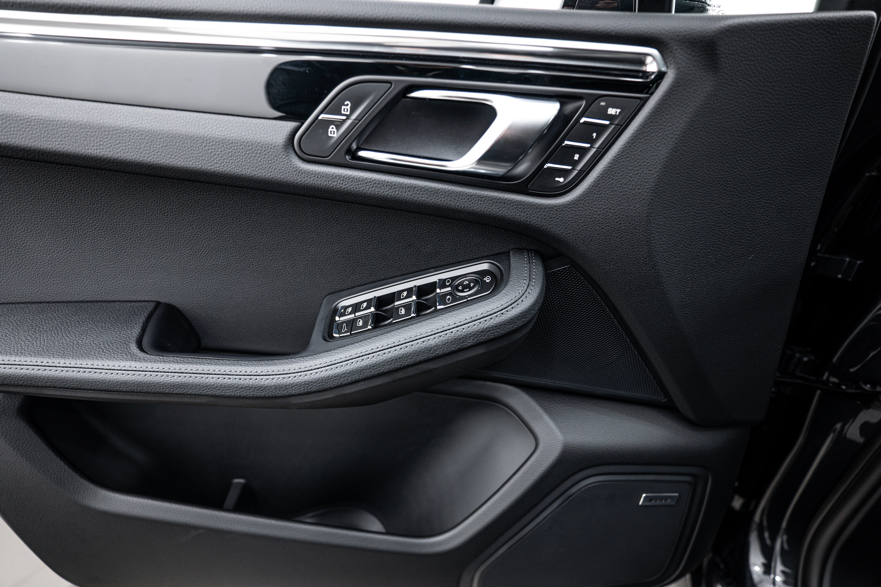 Certified 2026 Porsche Macan AWD/4WD image 17