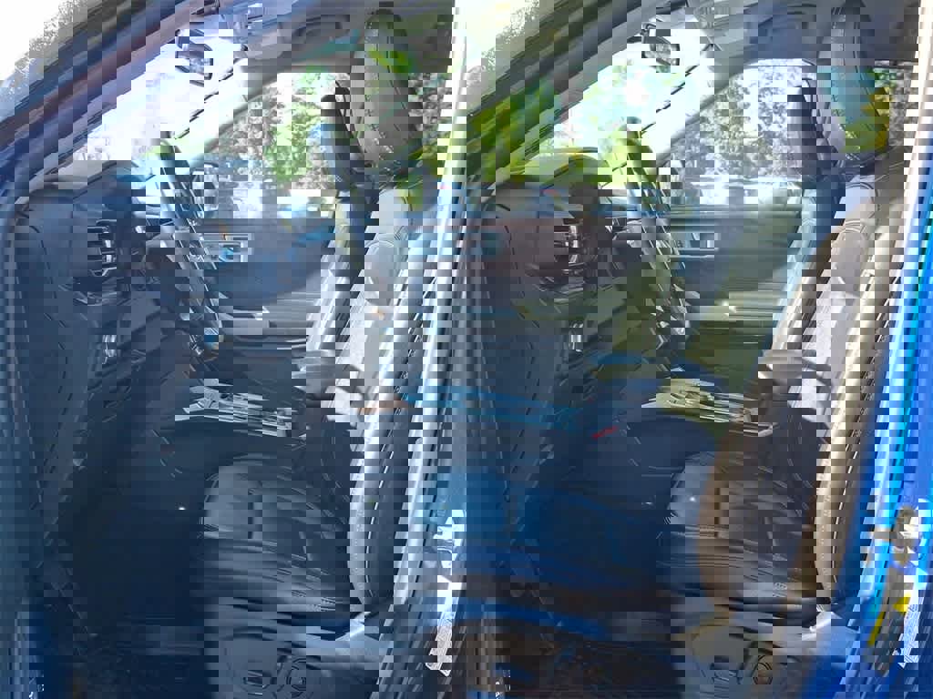 Used 2022 Ford Explorer Limited image 17