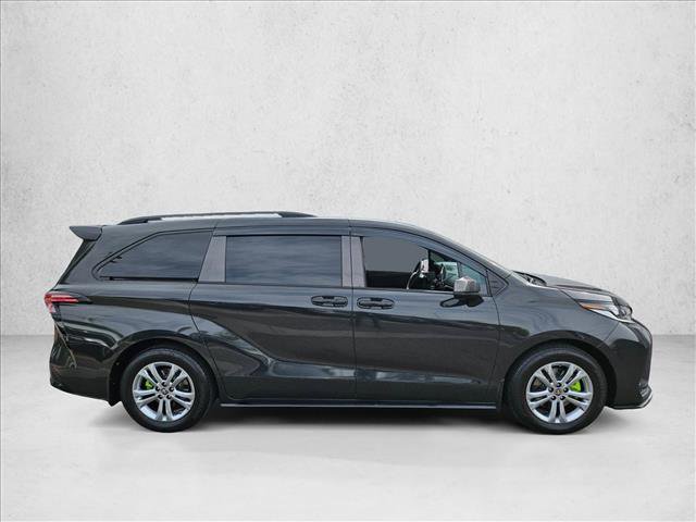 Used 2021 Toyota Sienna XSE w/ XSE Plus Package AWD/4WD image 4