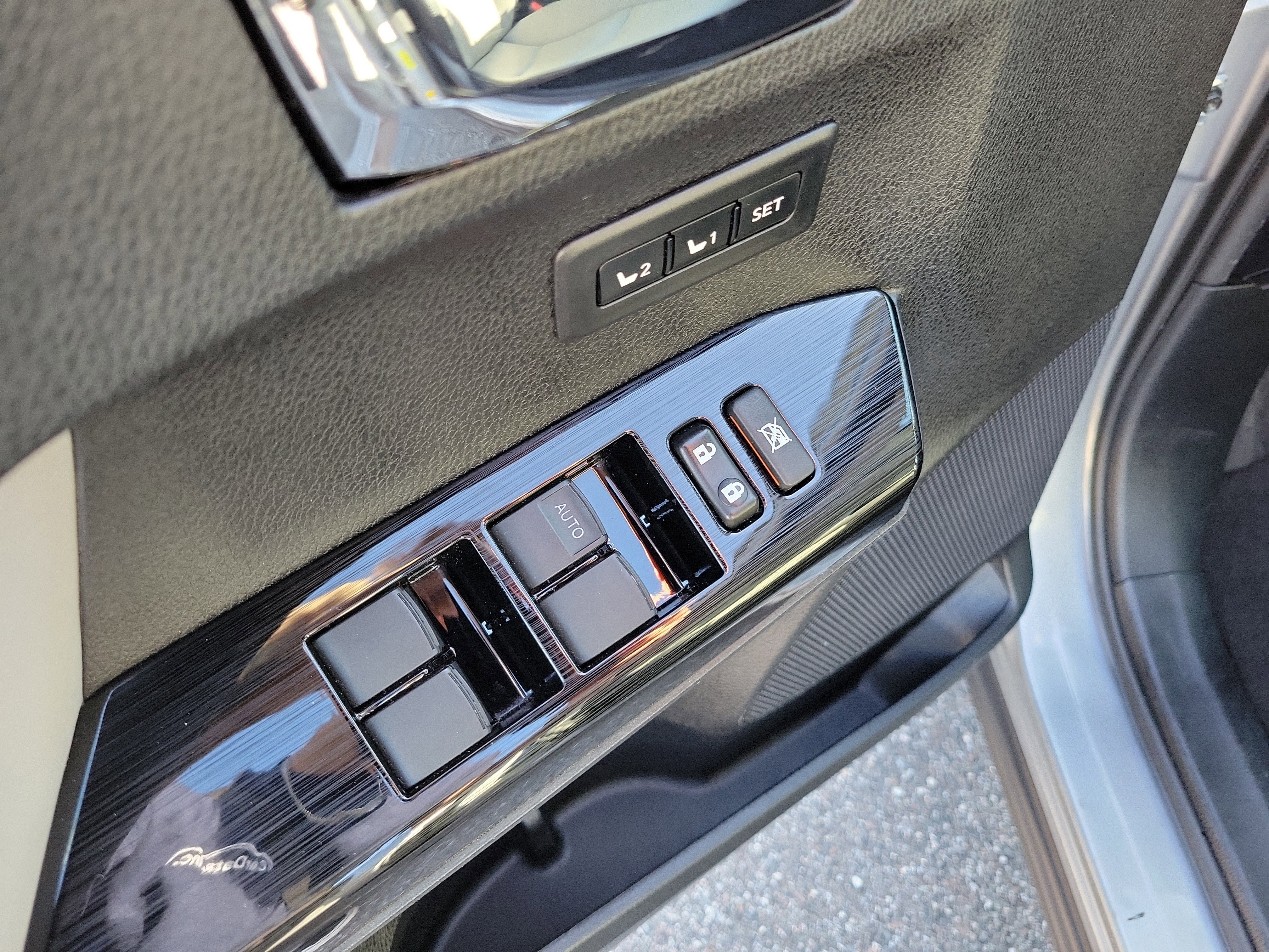 Used 2016 Toyota RAV4 Limited image 21