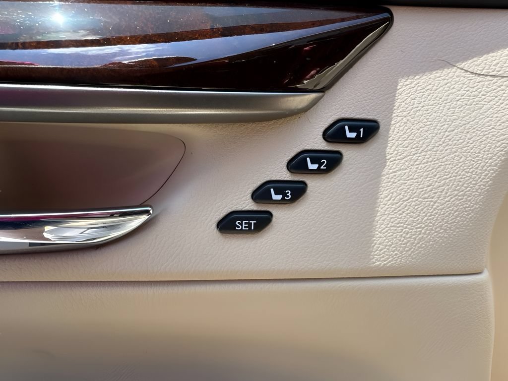 Used 2014 Lexus ES 350 w/ Luxury Package FWD image 11
