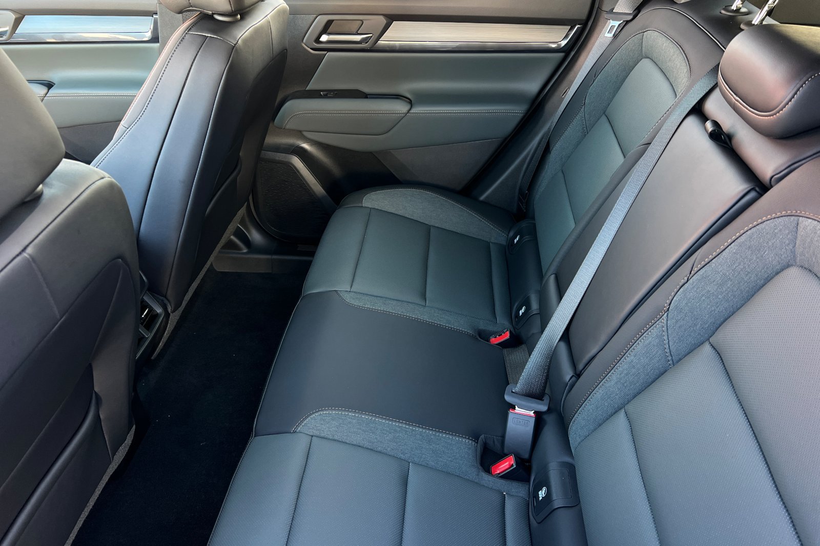 New 2027 GMC Terrain AT4 w/ Technology Package II AWD/4WD image 11