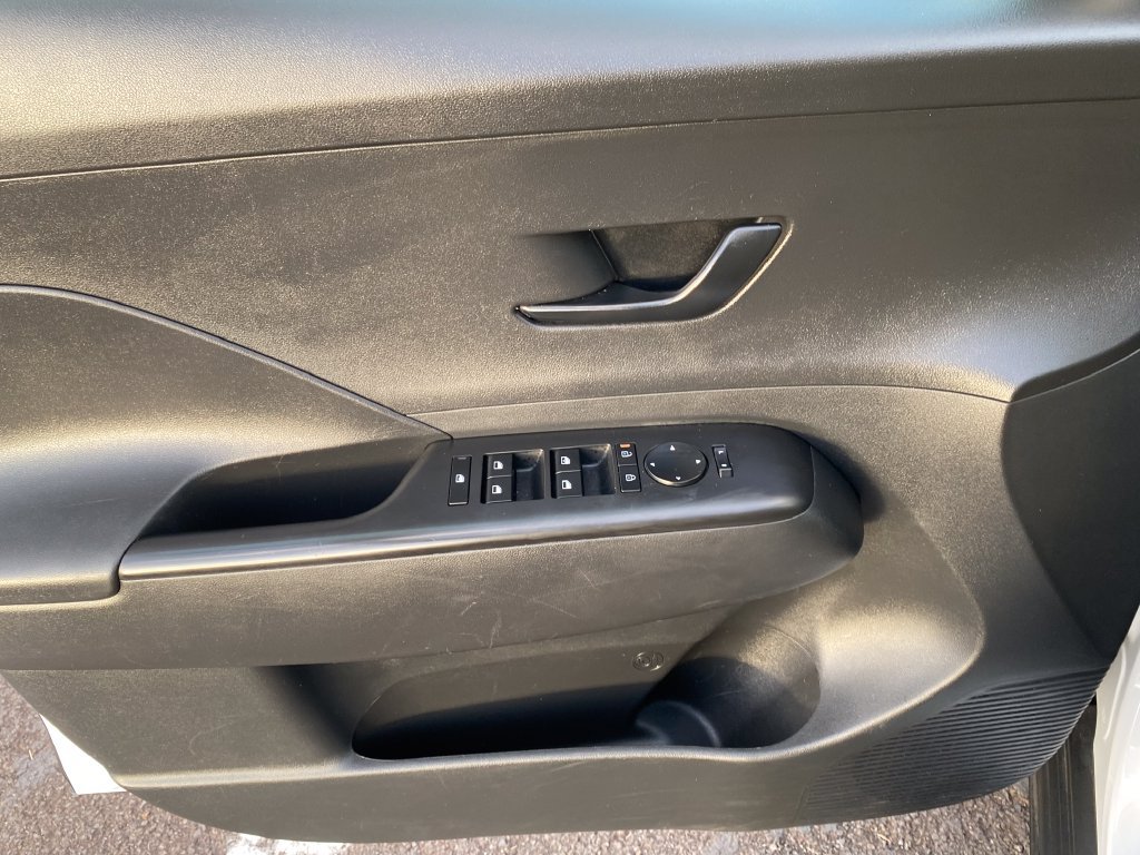 Used 2024 Hyundai Kona SEL FWD image 12