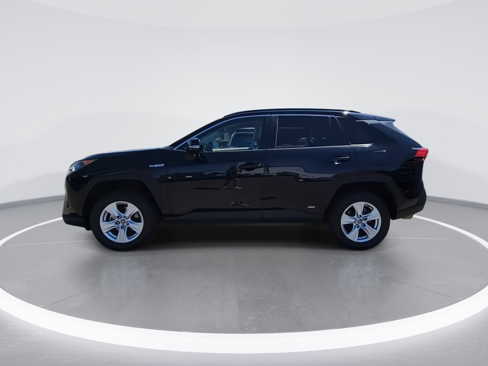 Used 2020 Toyota RAV4 LE w/ All Weather Liner Package AWD/4WD image 5