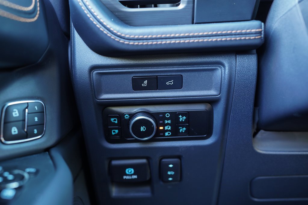 Used 2023 Ford Expedition Platinum image 32