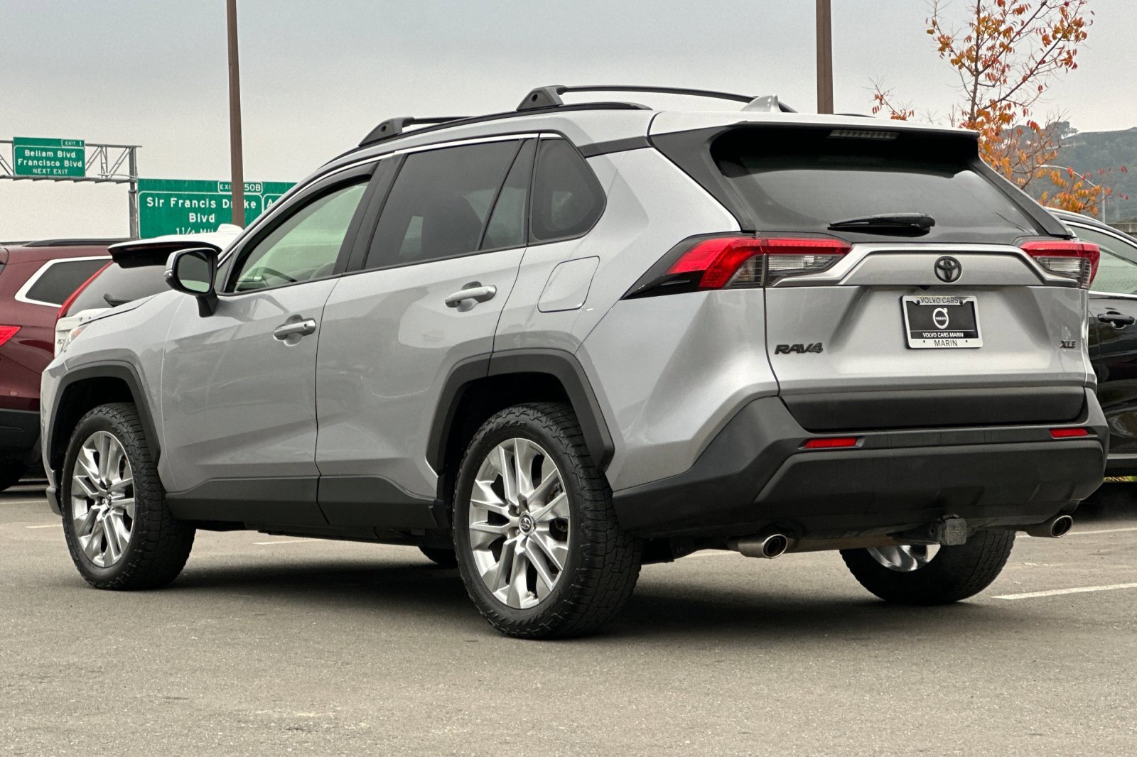 Used 2019 Toyota RAV4 XLE Premium image 6