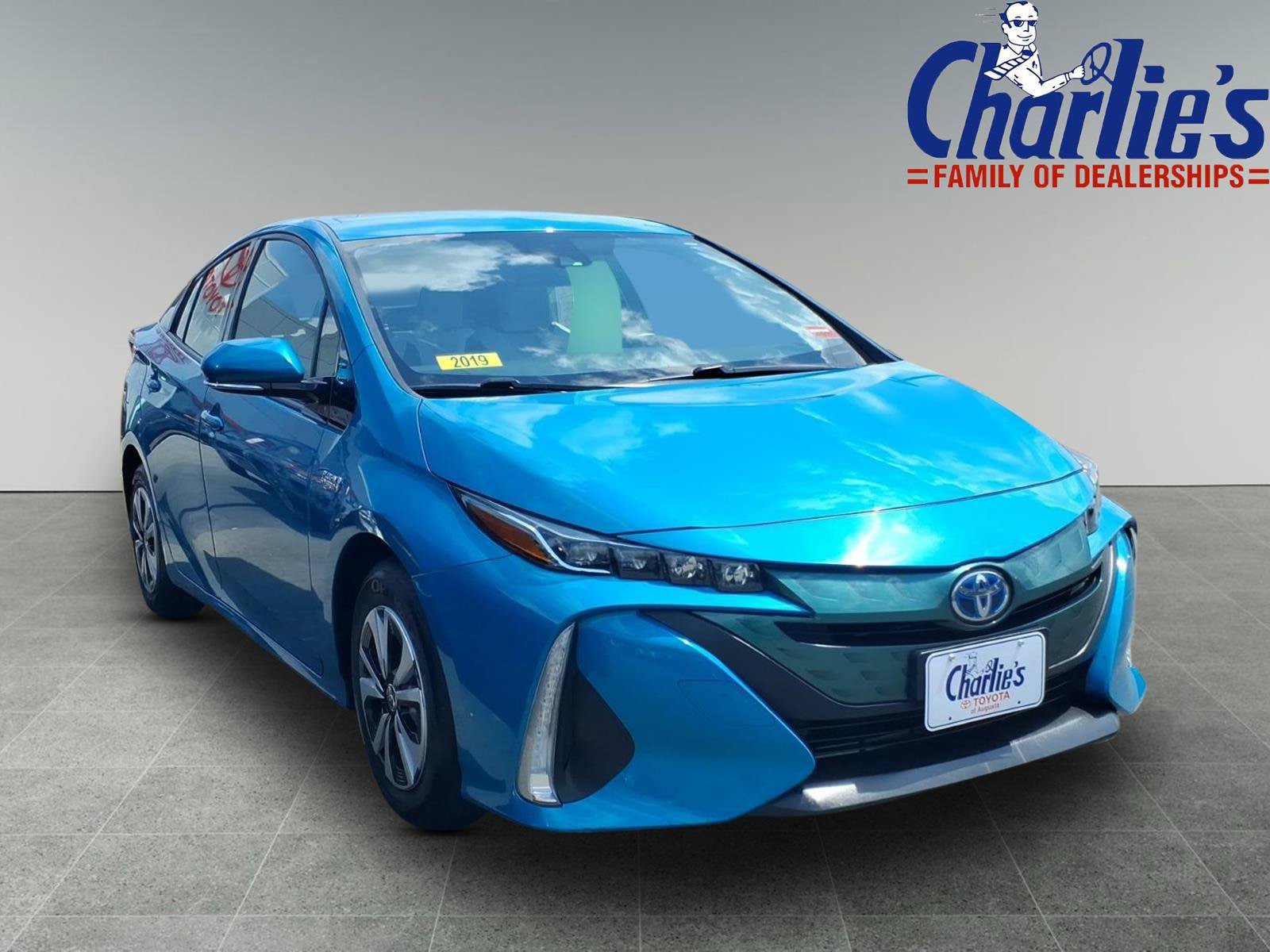 Used 2019 Toyota Prius Prime Plus FWD image 3