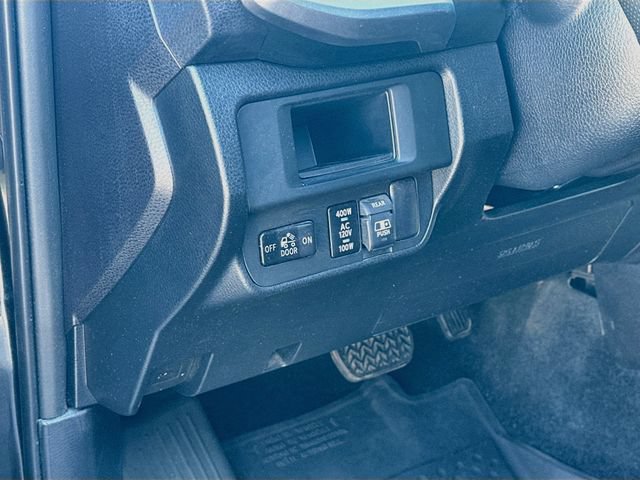 Used 2017 Toyota Tacoma TRD Off-Road w/ Premium & Technology Package AWD/4WD image 10