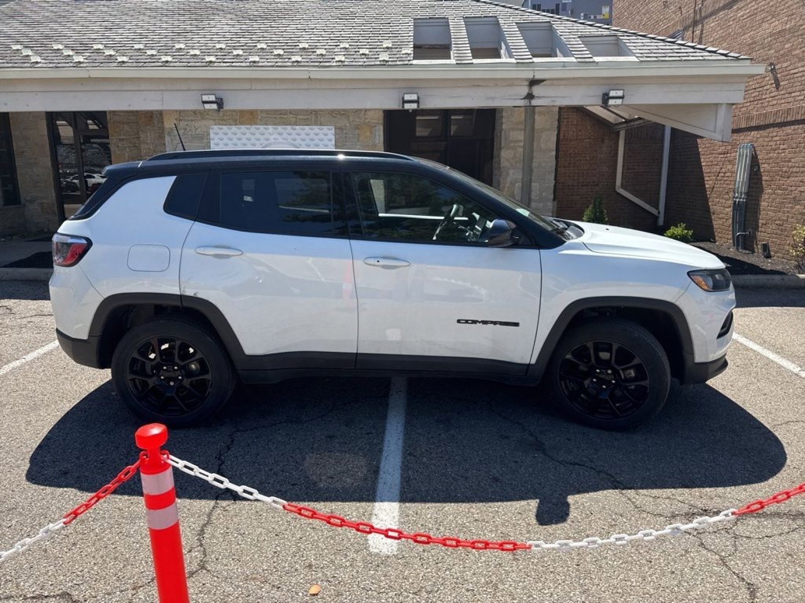 Used 2022 Jeep Compass Latitude image 11