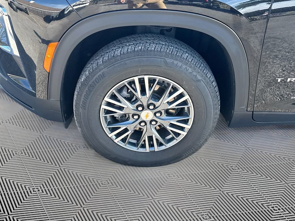 Used 2024 Chevrolet Traverse LT image 31