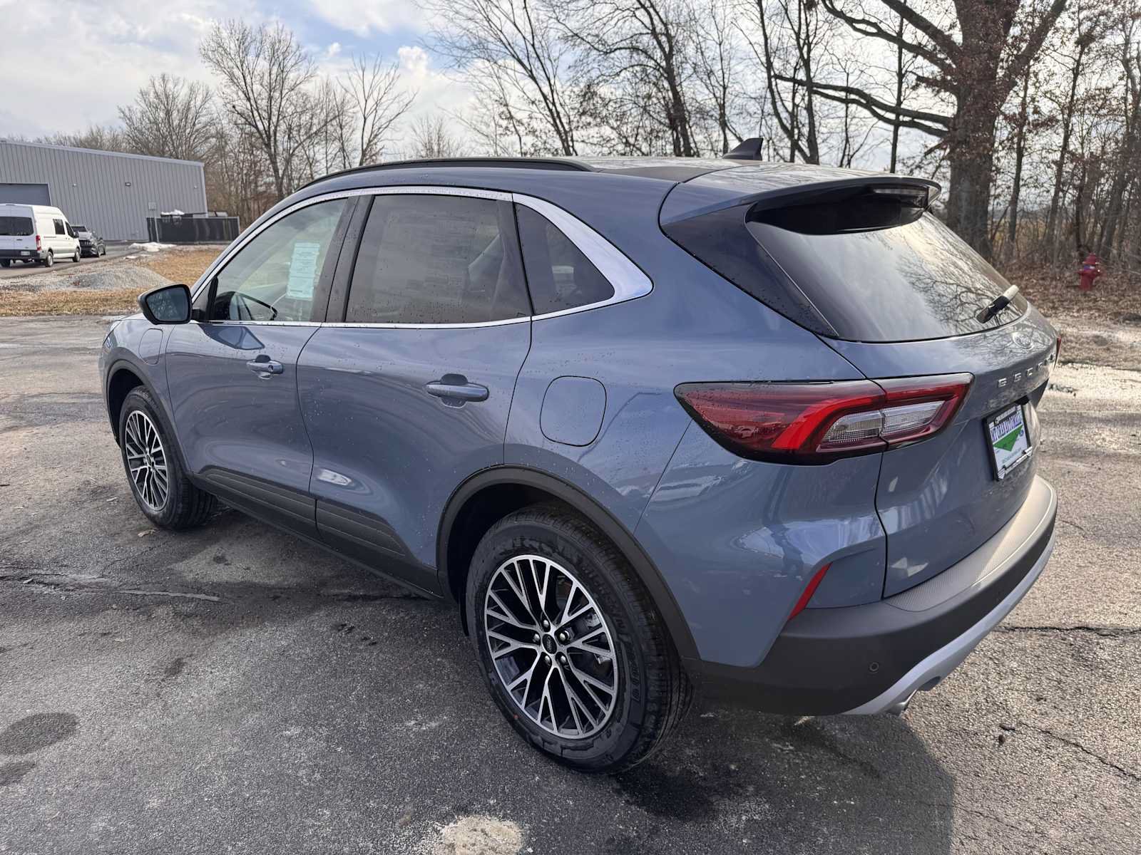 New 2026 Ford Escape SE w/ PHEV Premium Package FWD image 3