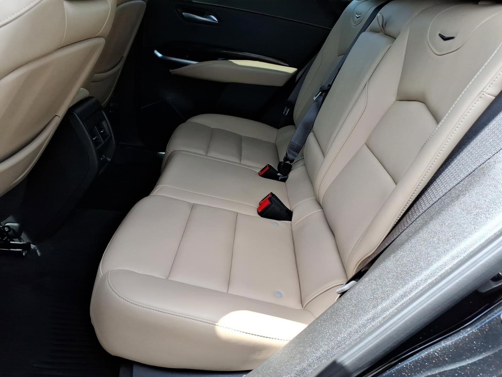 Certified 2024 Cadillac XT4 Luxury w/ Cold Weather Package AWD/4WD image 11