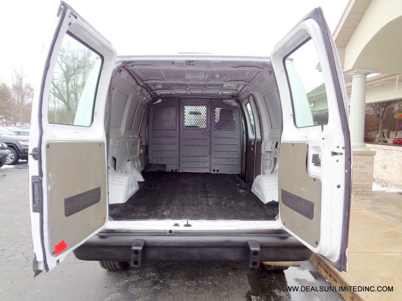 Used 2014 Ford E-250 and Econoline 250 w/ Power Group RWD image 16
