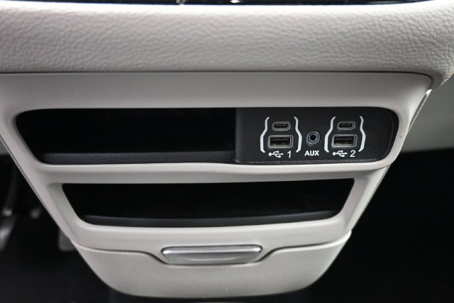 Used 2024 Chrysler Pacifica Limited FWD image 27