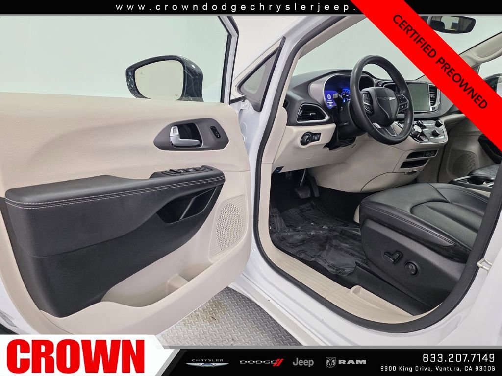 Certified 2024 Chrysler Pacifica Touring-L image 17